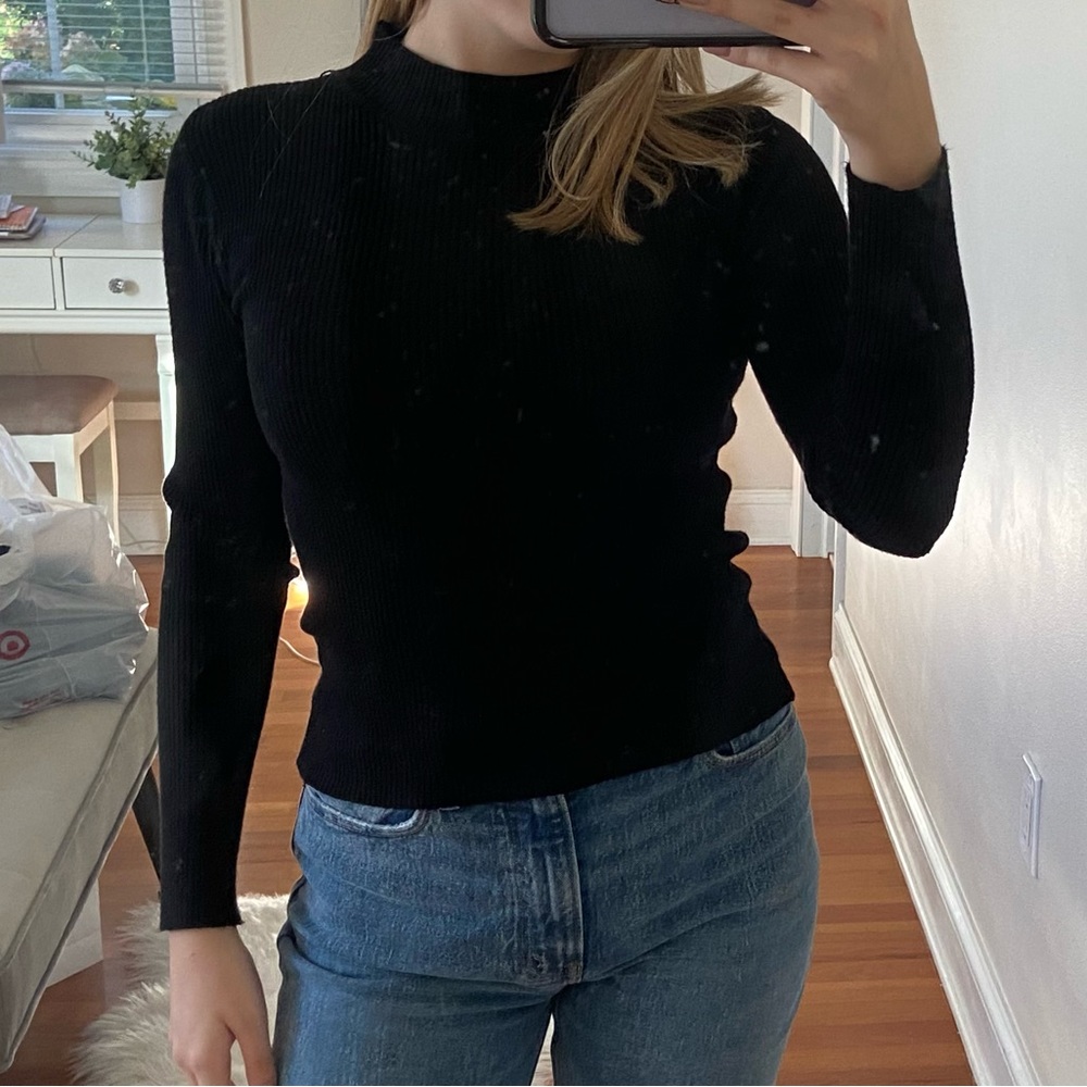 MOCK NECK SWEATER